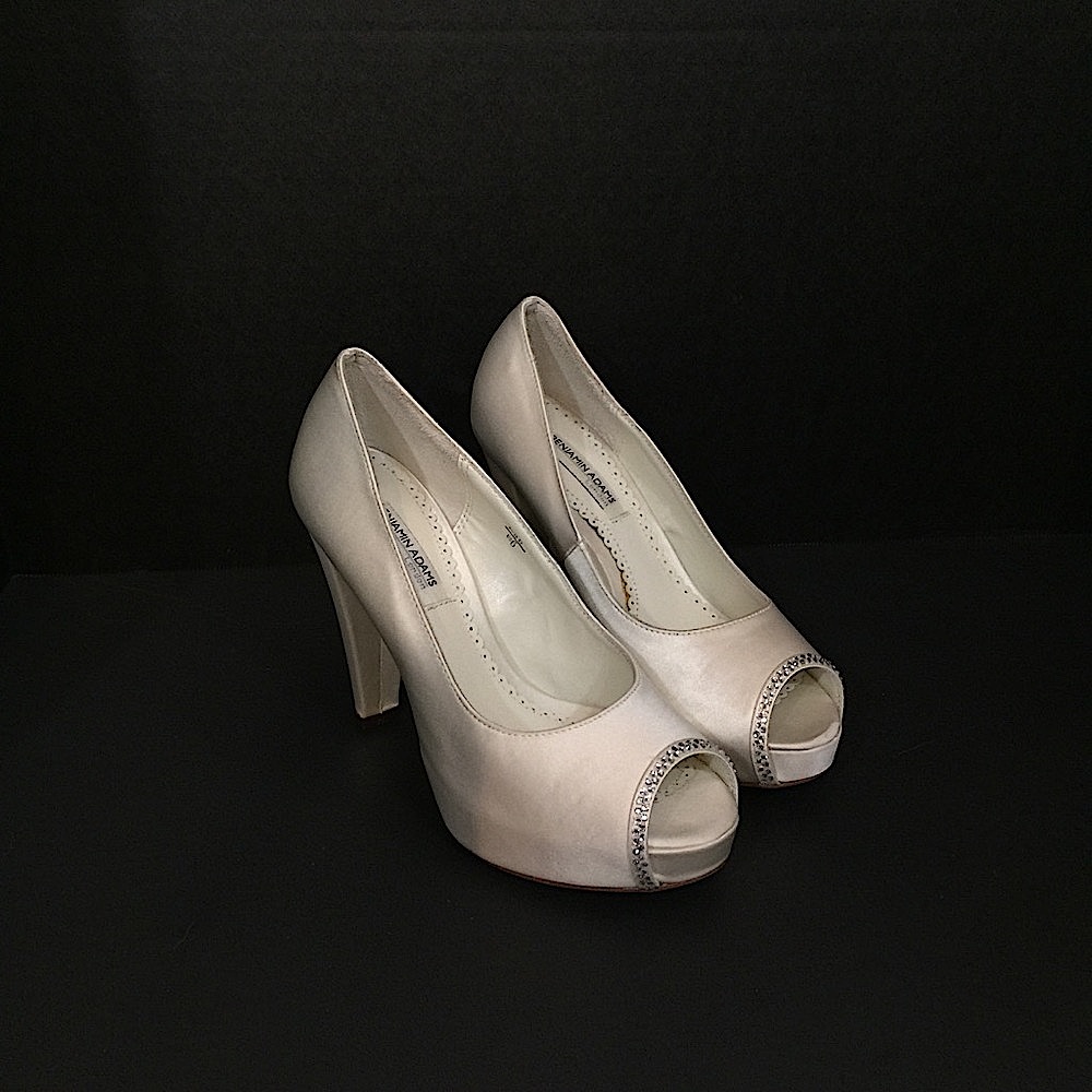 🌸Benjamin Adams White Satin w/ Crystals Platforms🌸